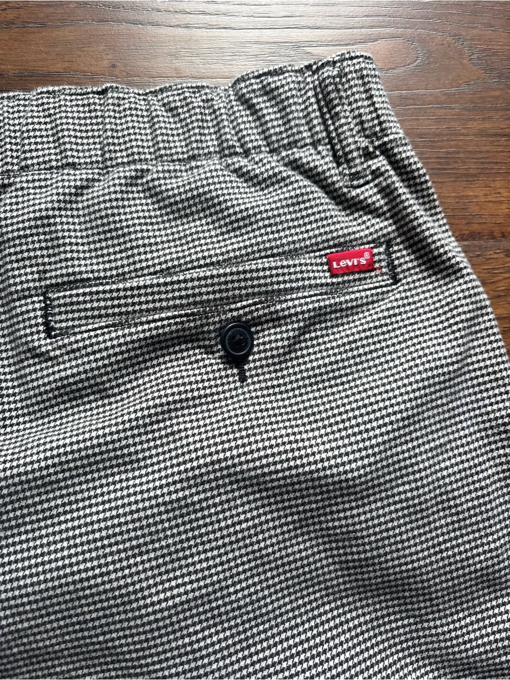 Levi's Men's Black & White Houndstooth Flat Front Pants